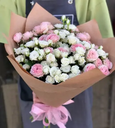 Букет из кустовых роз 